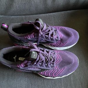 Mizuno running shoes size 10.5